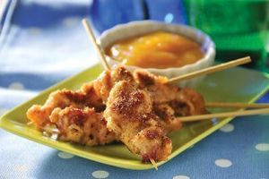 Brochetas de pollo con tocino