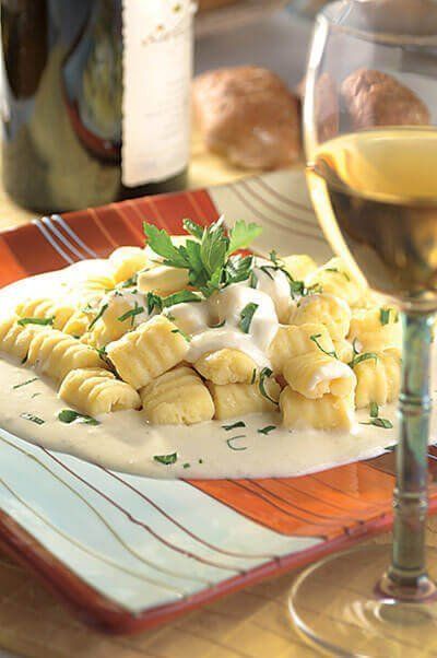 Ñoquis de papa con salsa de queso