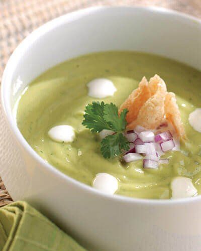 Sopa fría de aguacate