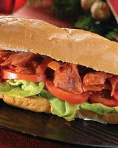 Baguette de recalentado de pavo navideño con salsa barbecue