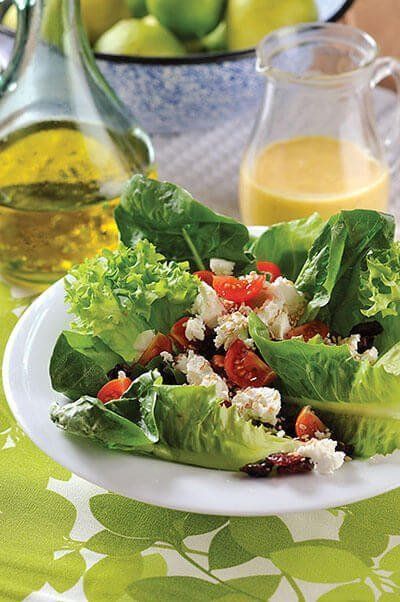 Ensalada de tres lechugas con jitomates cherry
