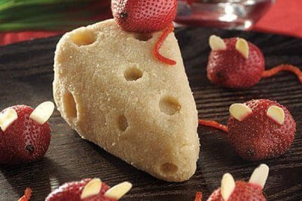 Ratones de fresa con mazapán de almendra