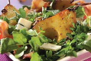 Ensalada de pera con Roquefort y tocino