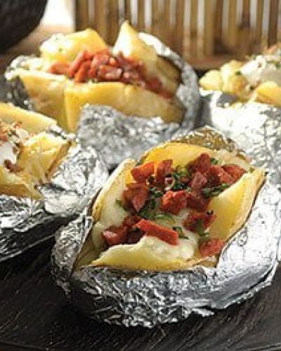 Papas al horno con crema y tocino