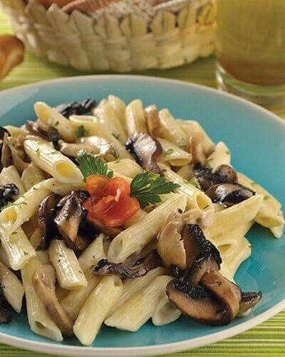 Pasta con hongos y salsa de queso azul