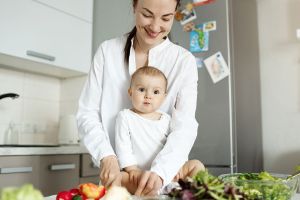 ¿Cómo enseñar a mis hijos a comer con bienestar?