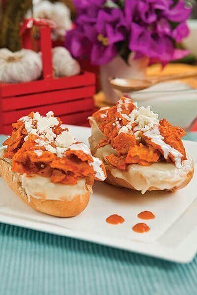 Molletes con chilaquiles