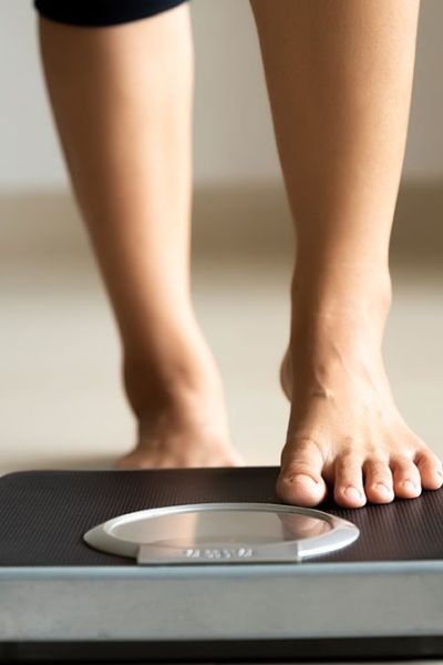 Cuando revisar tu peso corporal se vuelve obsesión