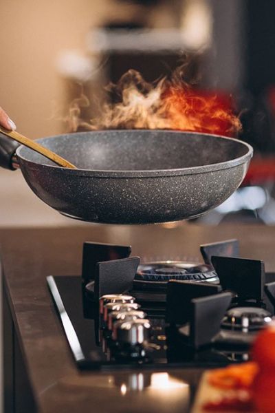 Entre ollas y sartenes te veas…