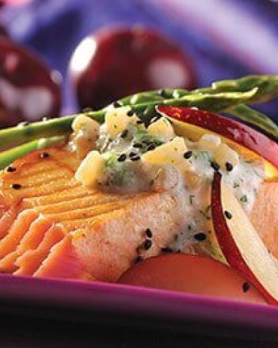 Salmón con chutney de ciruela