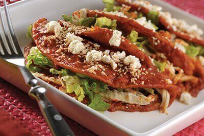 Enchiladas de chile ancho con pollo