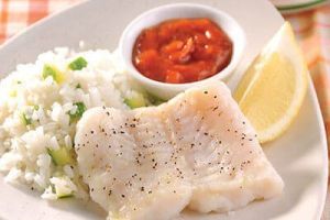 Pescado al vapor con salsa de jitomate