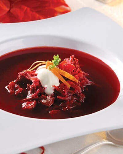 Sopa de betabel con yogurt