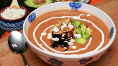Sopa tarasca con queso y crema vegana