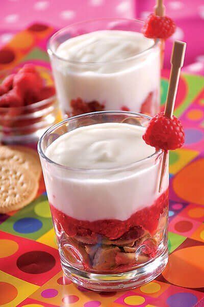 Cheesecake líquido con coulis de frambuesas