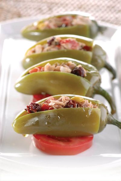 Chiles jalapenos rellenos de atun