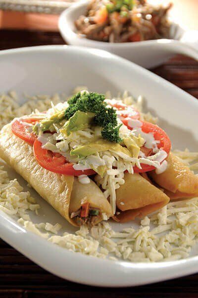 Tacos dorados de res