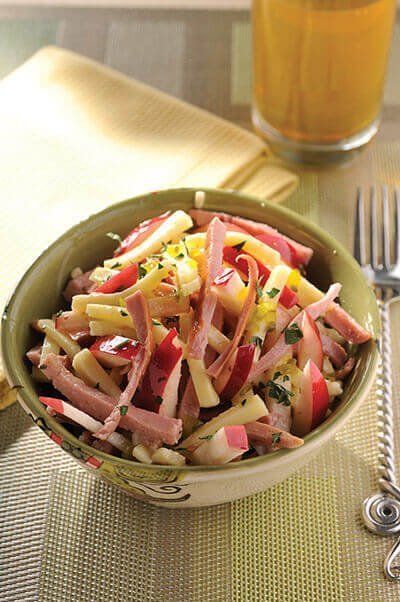 Ensalada de salchicha y manzana