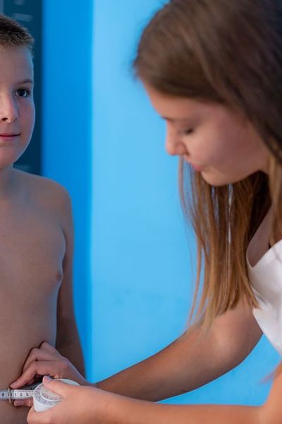 10 Consejos prácticos para ayudar a un niño con sobrepeso