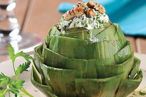 Alcachofas rellenas con queso y frutos secos