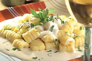 Ñoquis de papa con salsa de queso