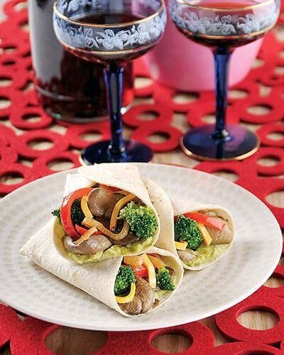 Burritos de vegetales con salsa de aguacate