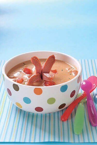 Sopa de tomate con salchicha