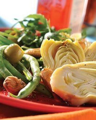 Ensalada tibia de corazones de alcachofa