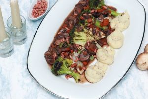 Brócoli al carbón en salsa de vino tinto