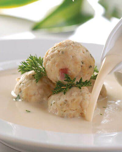 Albóndigas de pan con crema de champiñones