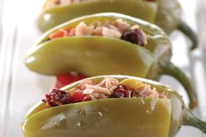Chiles jalapenos rellenos de atun