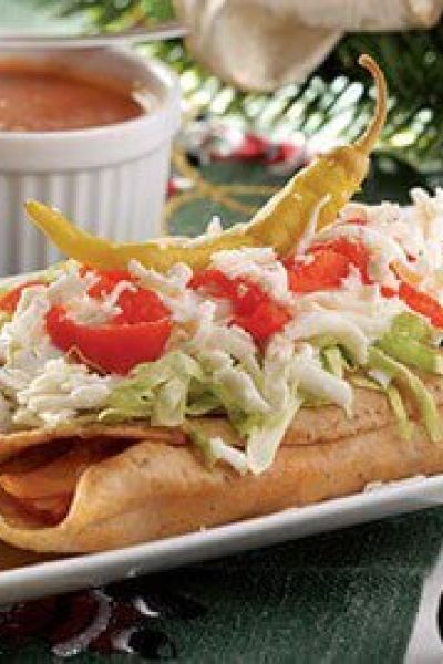 Flautas de bacalao con salsa de chile güero