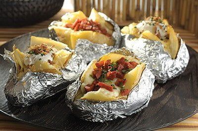 Papas al horno con crema y tocino