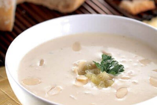 Crema de pollo y almendras