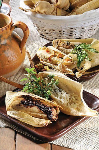 Tamales de champiñones y de flor de calabaza