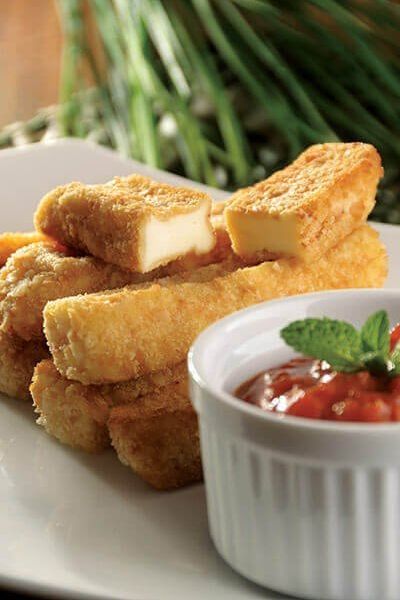 Deditos de queso con dip de tomate