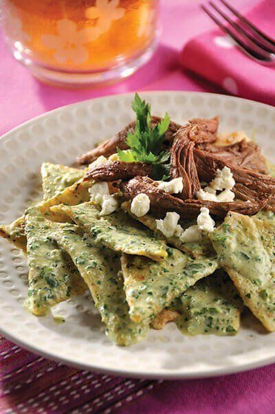 Chilaquiles verdes de chile poblano con arrachera