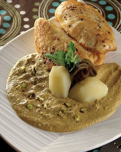 Pollo con molito de pistaches