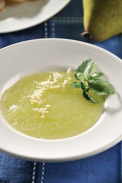 Sopa de berros con pera