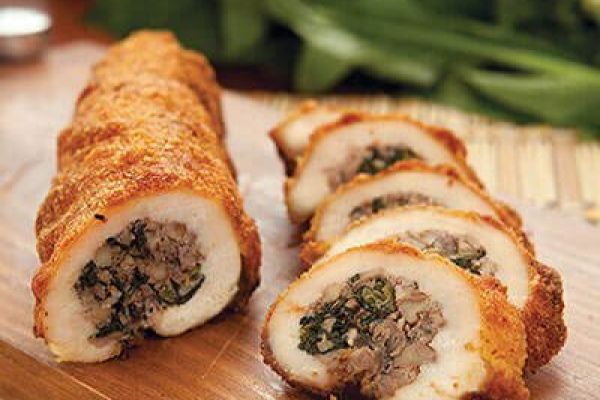 Rollo empanizado con relleno de espinaca