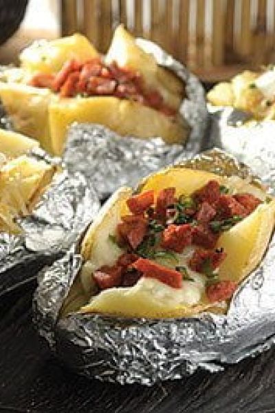 Papas al horno con crema y tocino