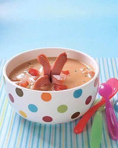 Sopa de tomate con salchicha