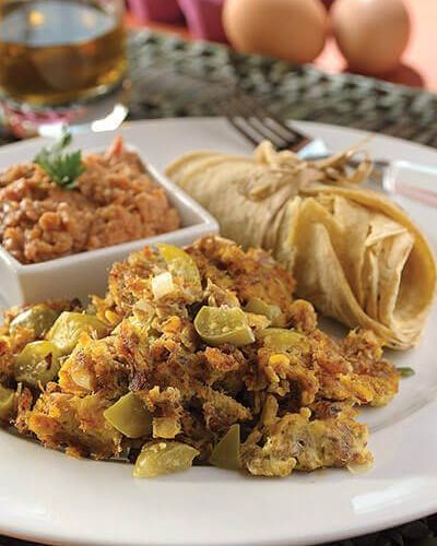Machaca con huevos y frijoles borrachos