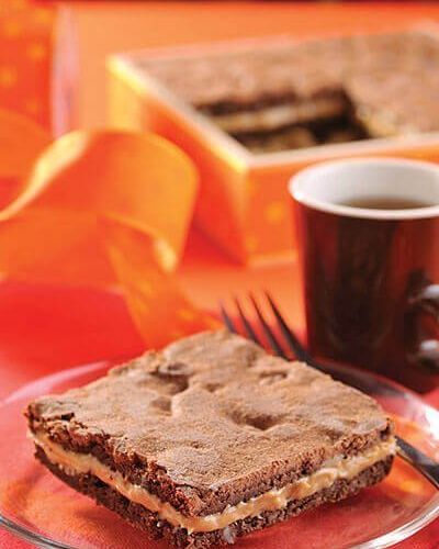 Brownies rellenos de crema de cacahuate