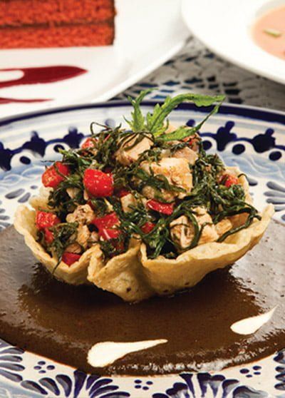 Canastitas de pavo y romeritos al mole