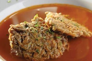 Tortitas de carne con caldillo rojo