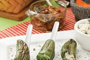 Chiles rellenos de queso azul