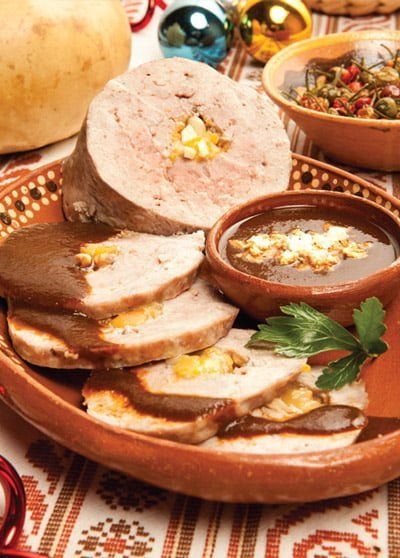 Rollo de pavo en salsa de pasilla