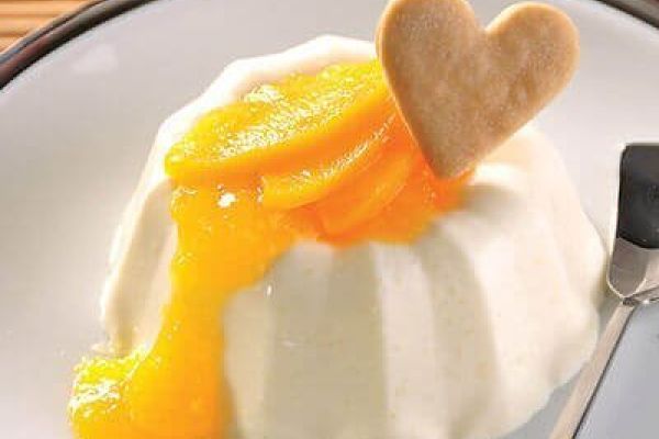 Gelatina de Yogurt con coulis de durazno