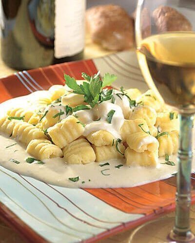 Ñoquis de papa con salsa de queso